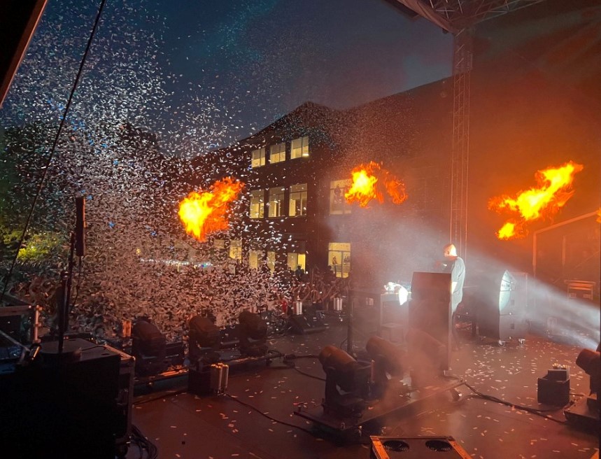 230619 open air i skolegården nr 4